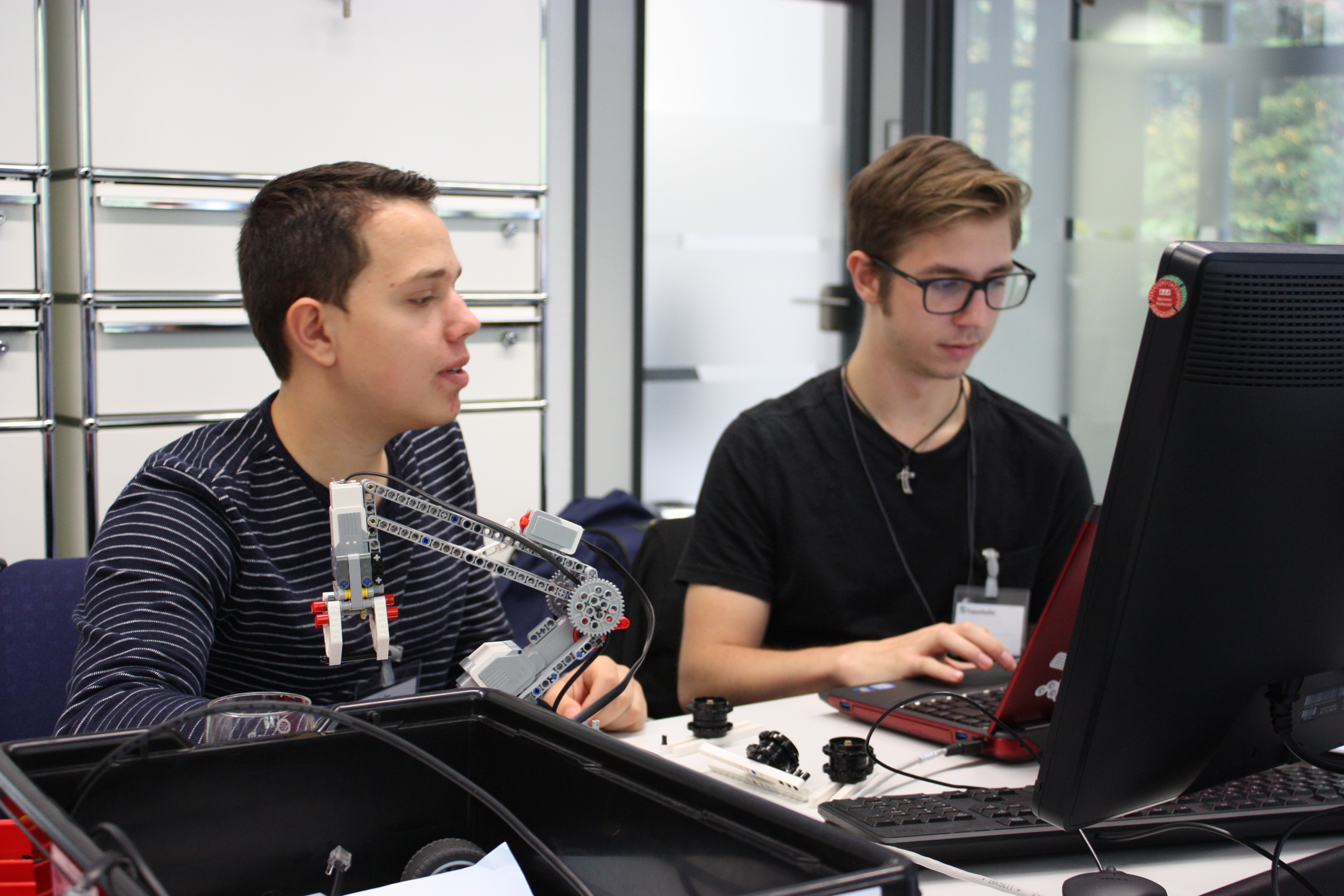 Talent-School am Fraunhofer IAIS Talent-School am Fraunhofer IAIS